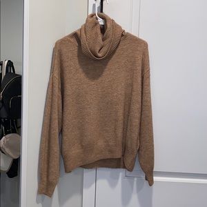 BEIGE TURTLENECK